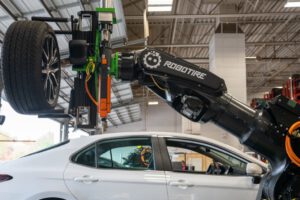 RoboTire sử dụng Machine Vision để tự động thay lốp