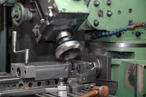 Sự khác biệt giữa Gia công CNC và Gia công thông thường